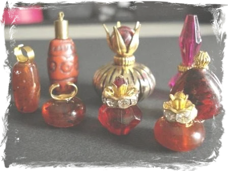 alternativas criativas bijuterias podem virar miniaturas de perfume